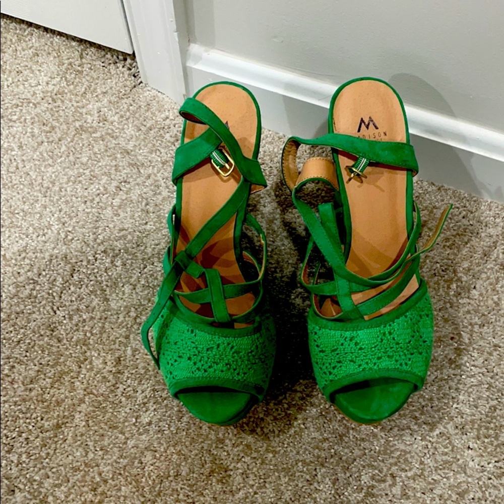 Madison by shoe dazzle size 10 wedges